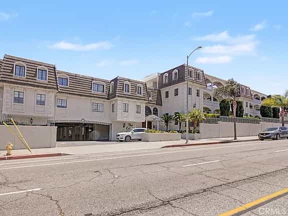 Just Listed: Stunning Ocean & Harbor View Condo