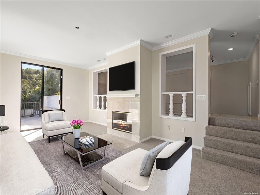 Just Listed: Gated Rolling Hills Retreat With Sweeping Views — gallery photo 4