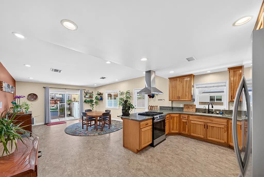 Open House Sat & Sun 12PM - 3PM | Just Listed Mayflower Village Gem in Monrovia — gallery photo 5