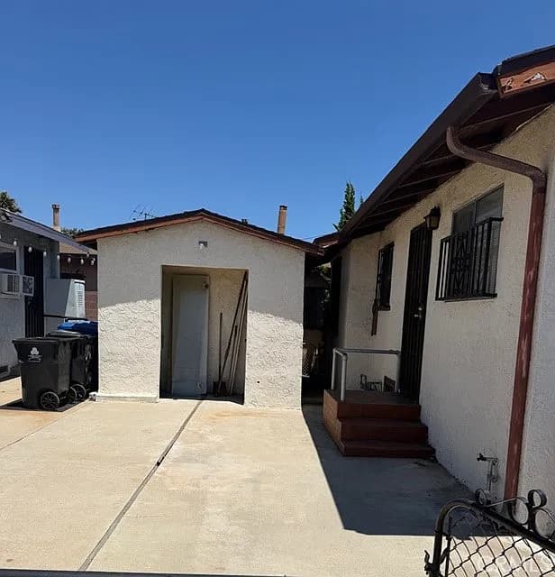 Just Listed: San Pedro Fixer on a Corner Lot! — gallery photo 5