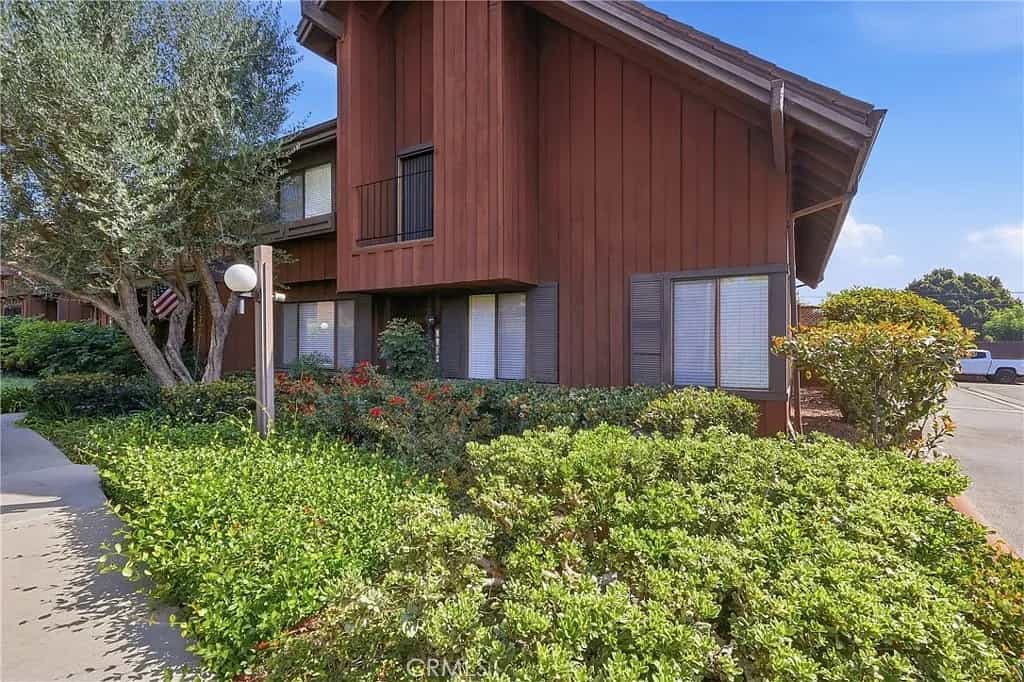 Just Listed: Updated San Pedro Townhome in The Gardens