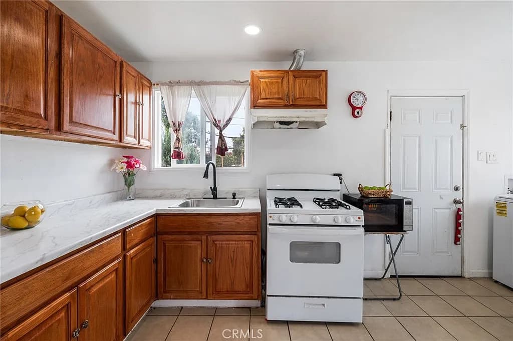 Just Listed: Spacious Carson Home with ADU Potential — gallery photo 4
