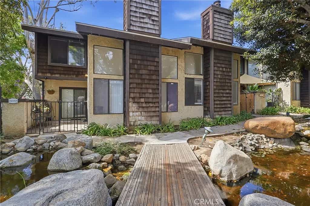 Just Listed: Bixby Knolls Townhome with 3 Beds & 2 Baths