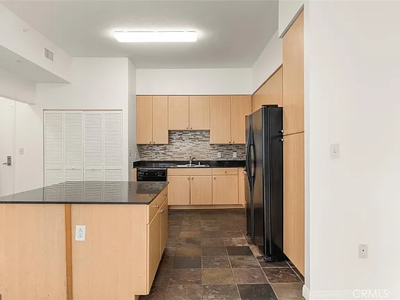 Just Listed: Ocean & City Views in Long Beach — gallery photo 3