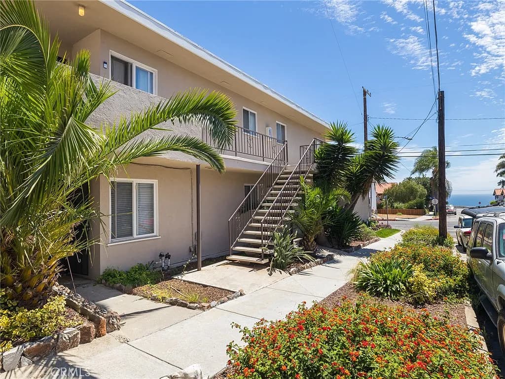 3644 Almeria St — photo 3 of 5