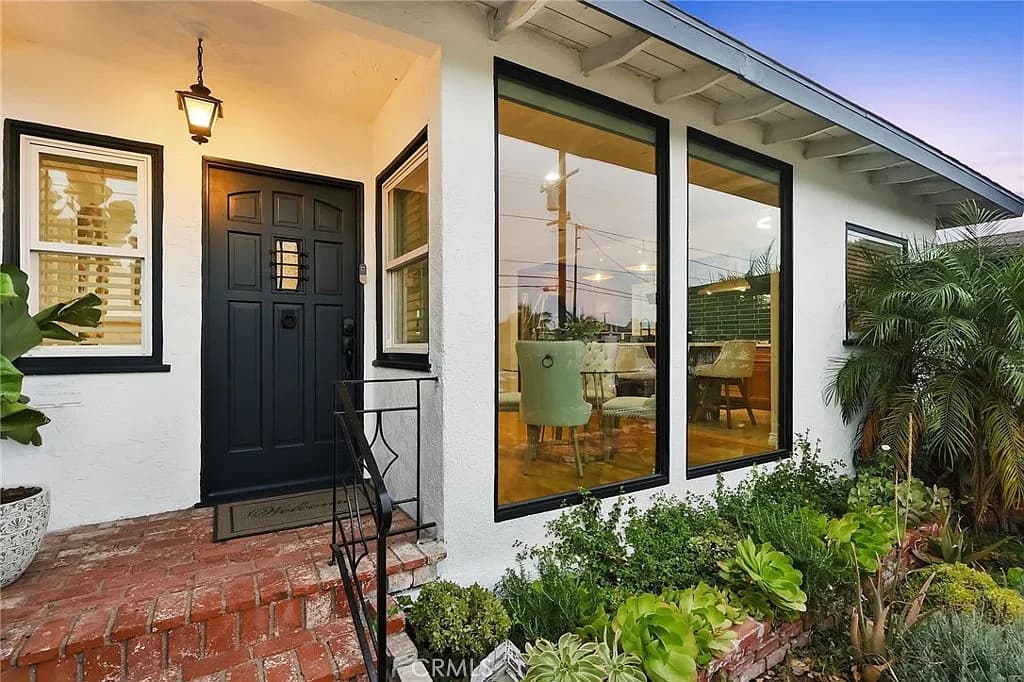 Just Listed: San Pedro Home with Income Potential — gallery photo 3