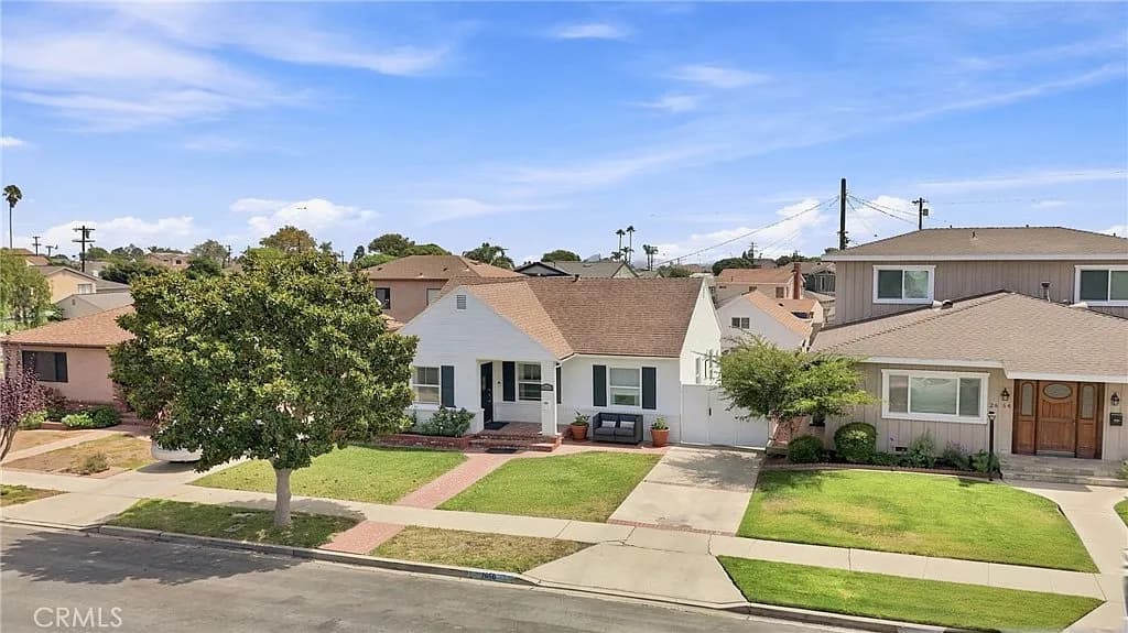 Just Listed: Charming Upper Palisades Home — gallery photo 4