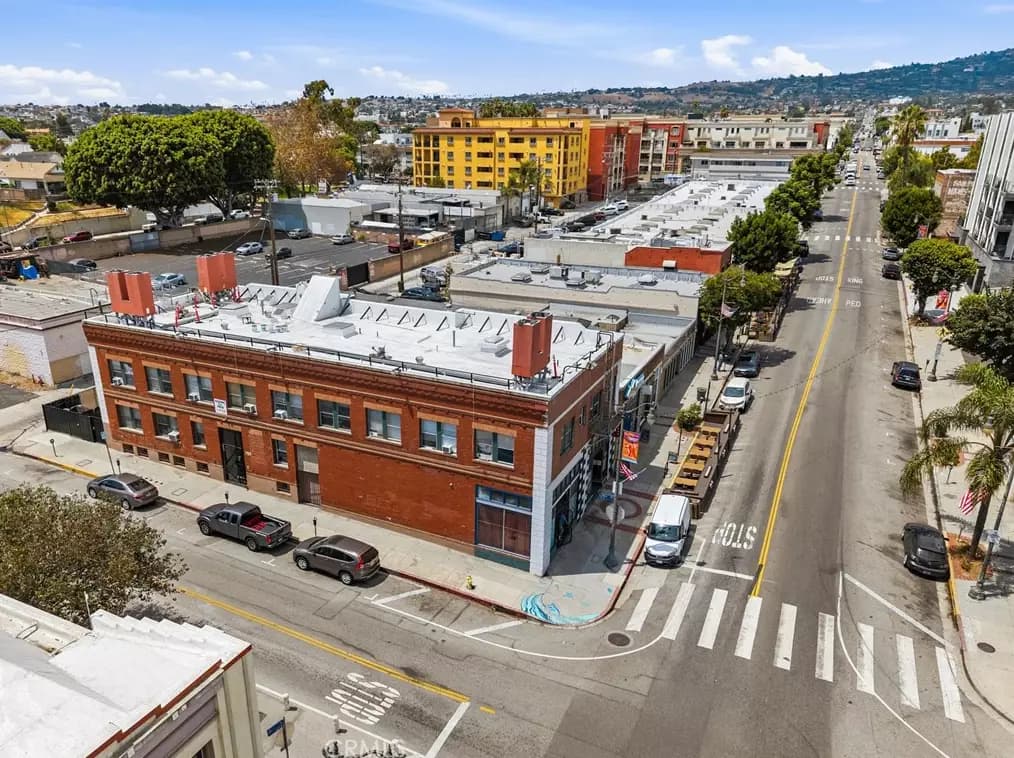 On Market: 709 S Centre Street, San Pedro! — gallery photo 4