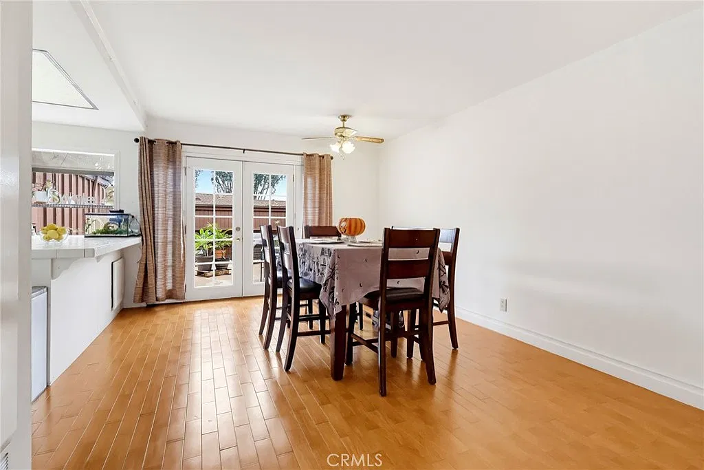 Just Listed: San Pedro Townhome with 2 Primary Suites! — gallery photo 4