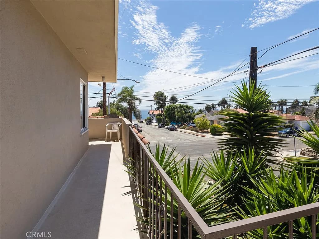 3644 Almeria St — photo 4 of 5