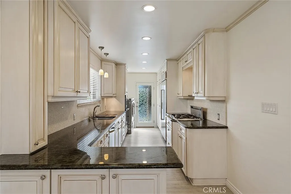 Just Listed: Coastal Retreat with Ocean Views in Redondo Beach — gallery photo 5
