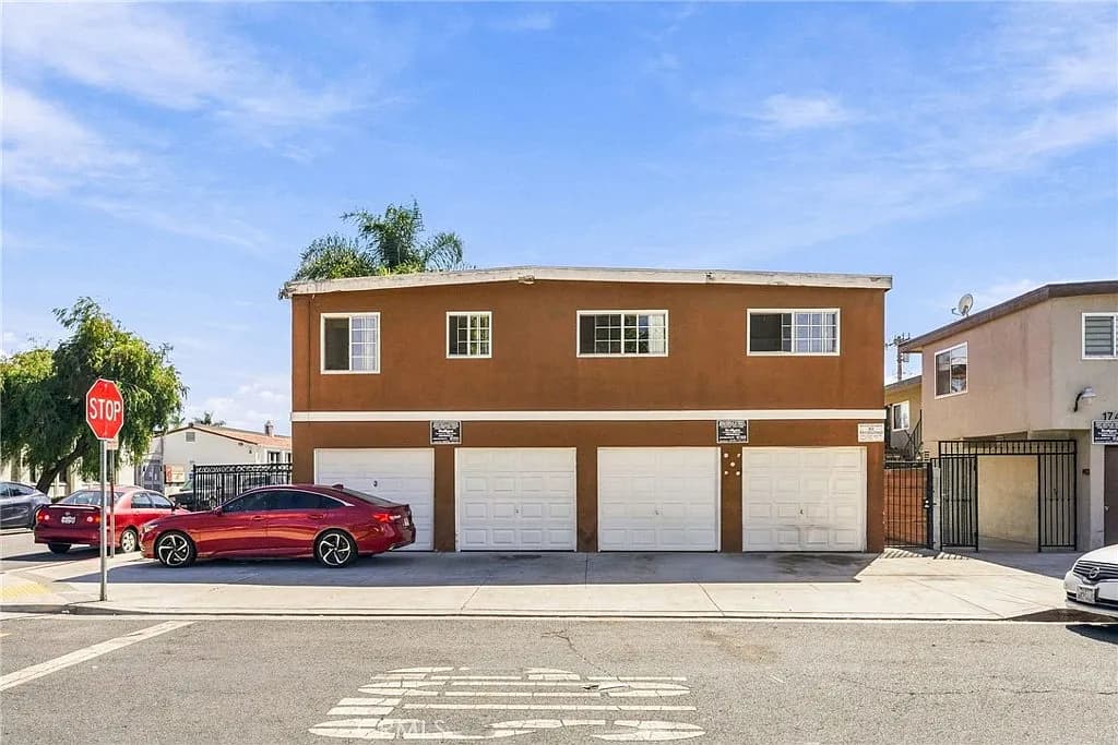 Just Listed: 9-Unit Income Property in Long Beach! — gallery photo 3