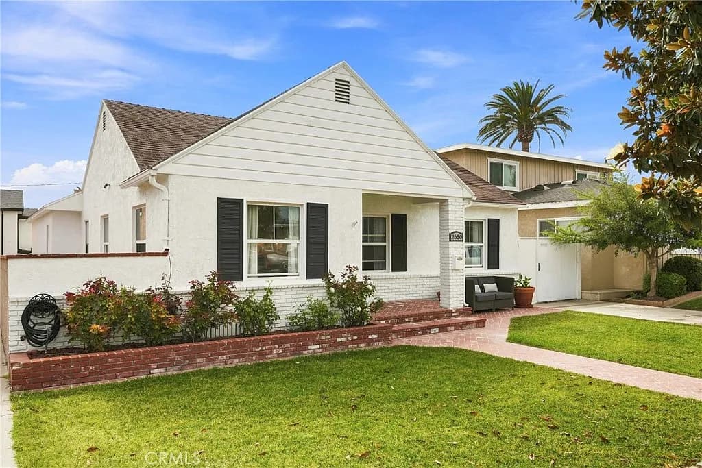 Just Listed: Charming Upper Palisades Home — gallery photo 3