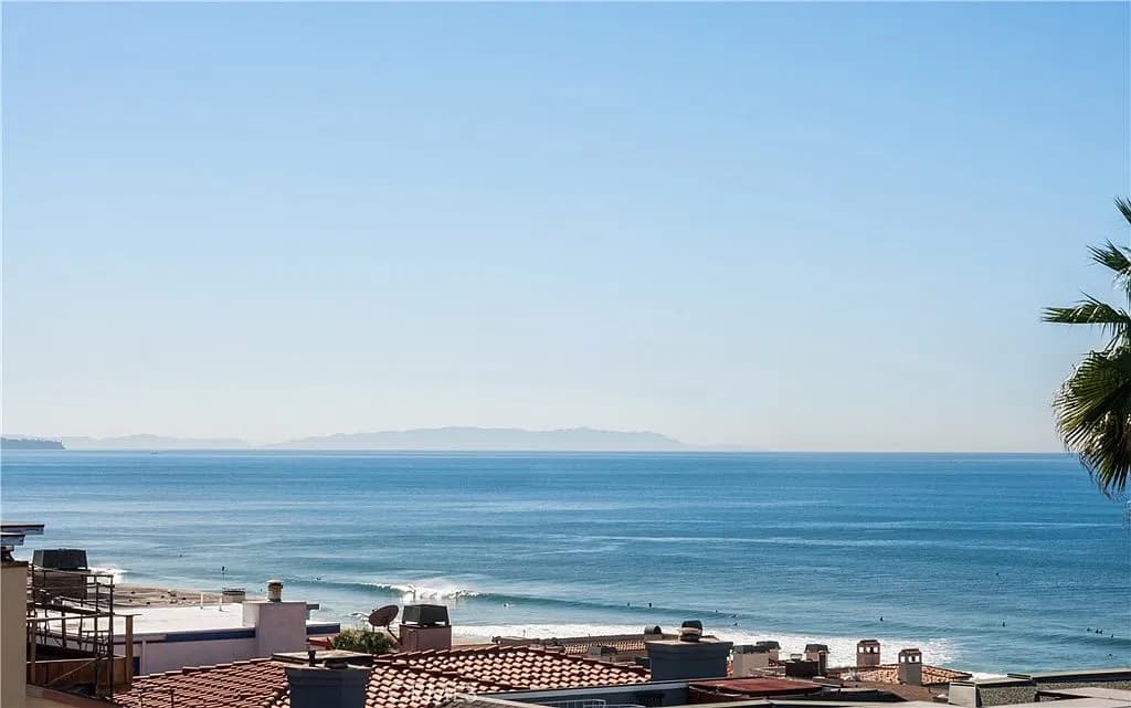 Just Listed: 216 29th Pl, Manhattan Beach — exterior view