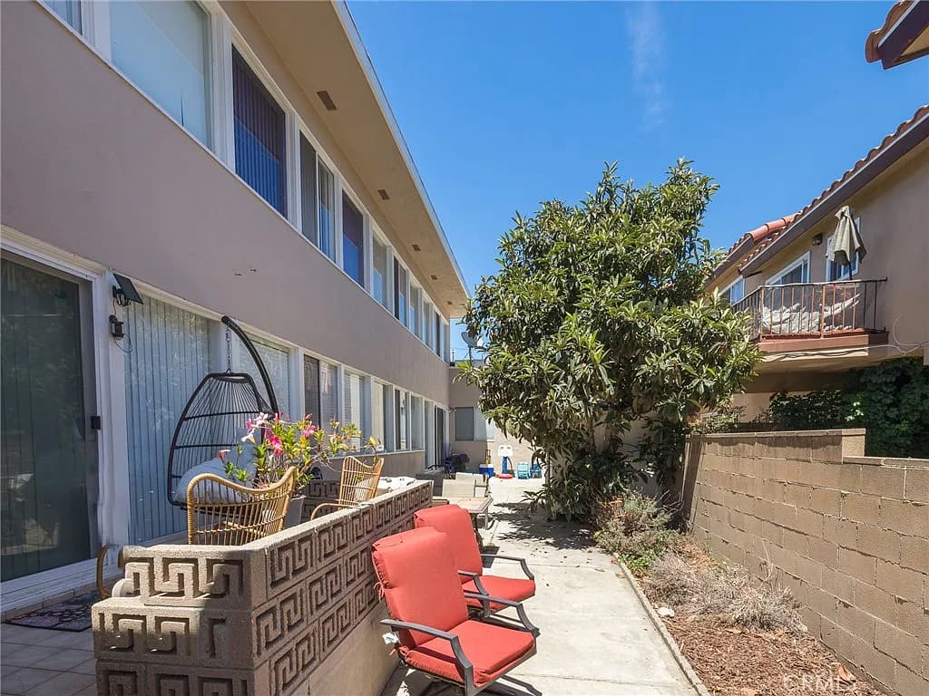 3644 Almeria St — photo 5 of 5
