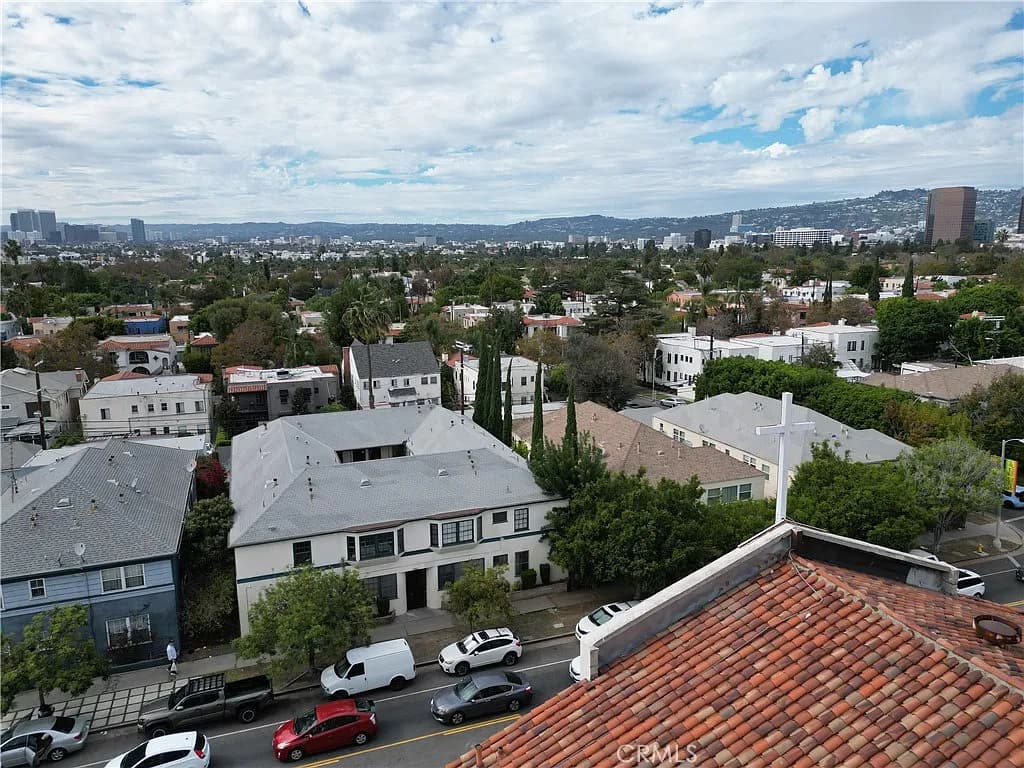 Just Listed: 12-Unit Investment Opportunity in Los Angeles! — gallery photo 3