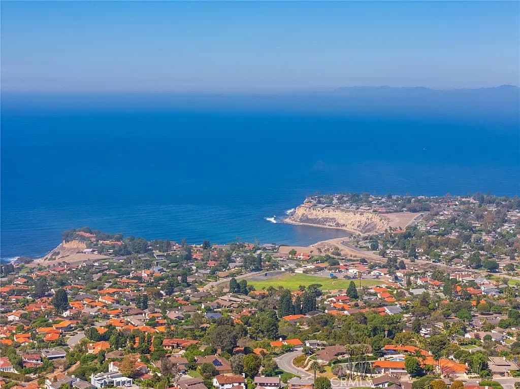 Just Listed: Golf Course Views in Rancho Palos Verdes — gallery photo 5