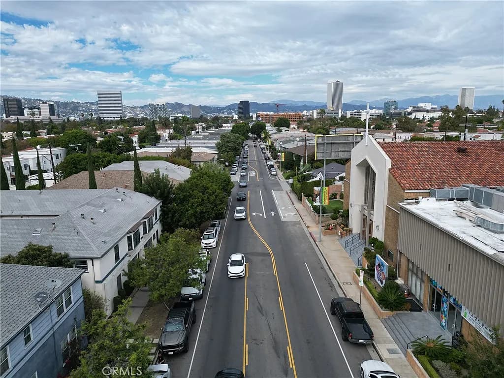 Just Listed: 12-Unit Investment Opportunity in Los Angeles! — gallery photo 4
