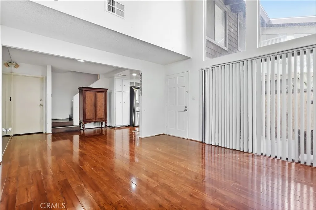 Just Listed: Bixby Knolls Townhome with 3 Beds & 2 Baths — gallery photo 4
