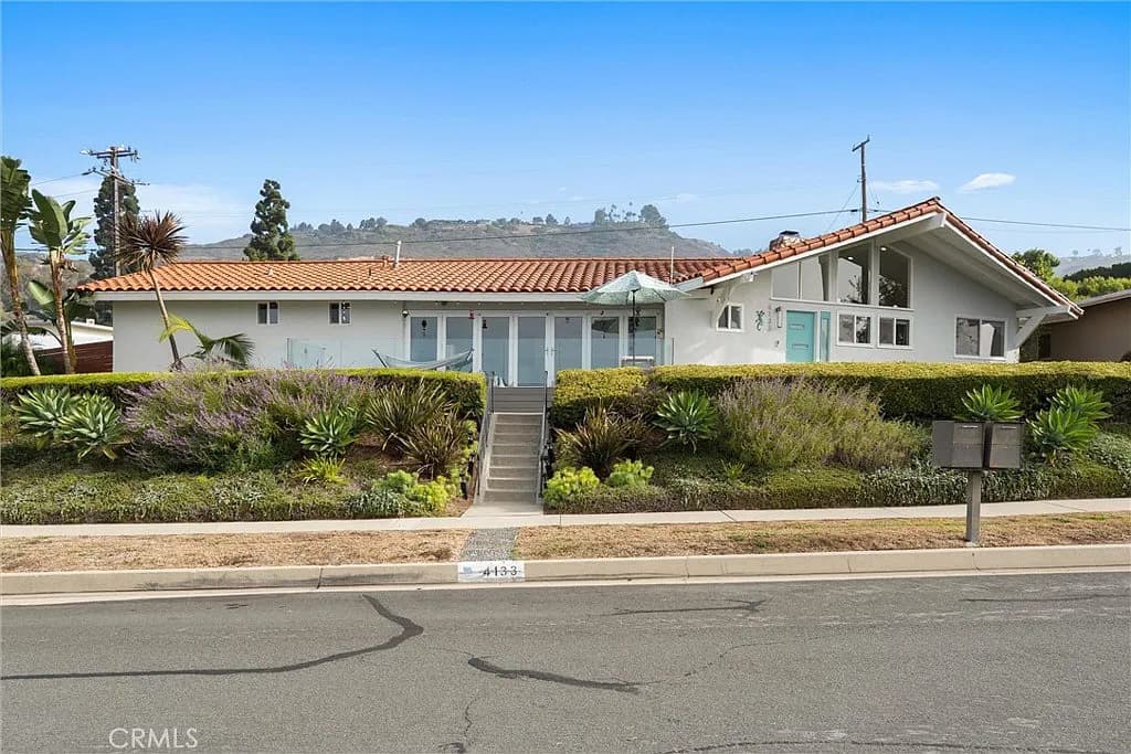 Just Listed: Mid-Century Modern Luxury with Ocean Views — gallery photo 4