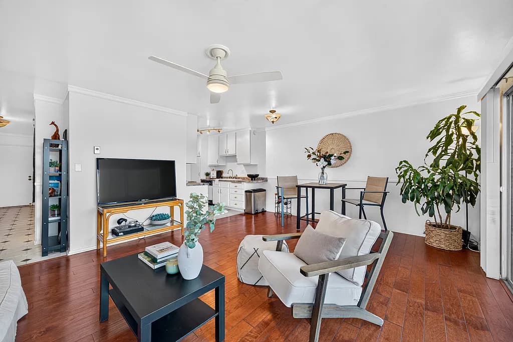 Just Listed: Move-In-Ready Condo with Park Views in Long Beach — gallery photo 3