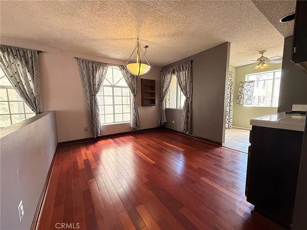 SOLD! South Bay Townhome Finds Its New Owner — gallery photo 3