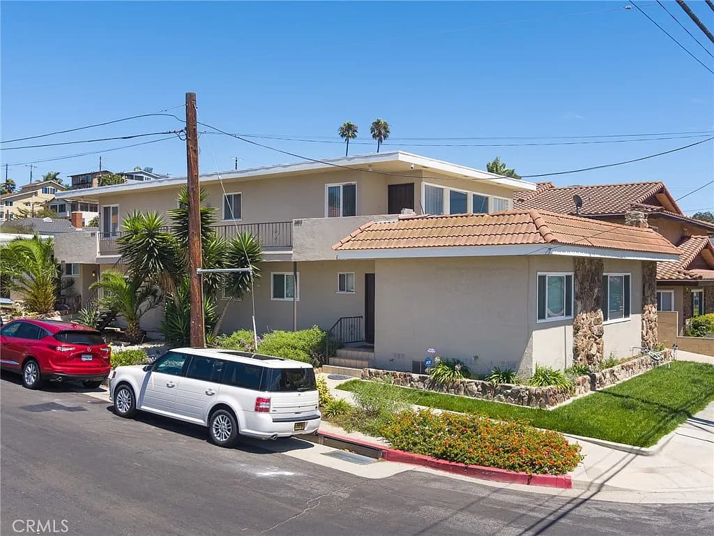 3644 Almeria St — photo 2 of 5