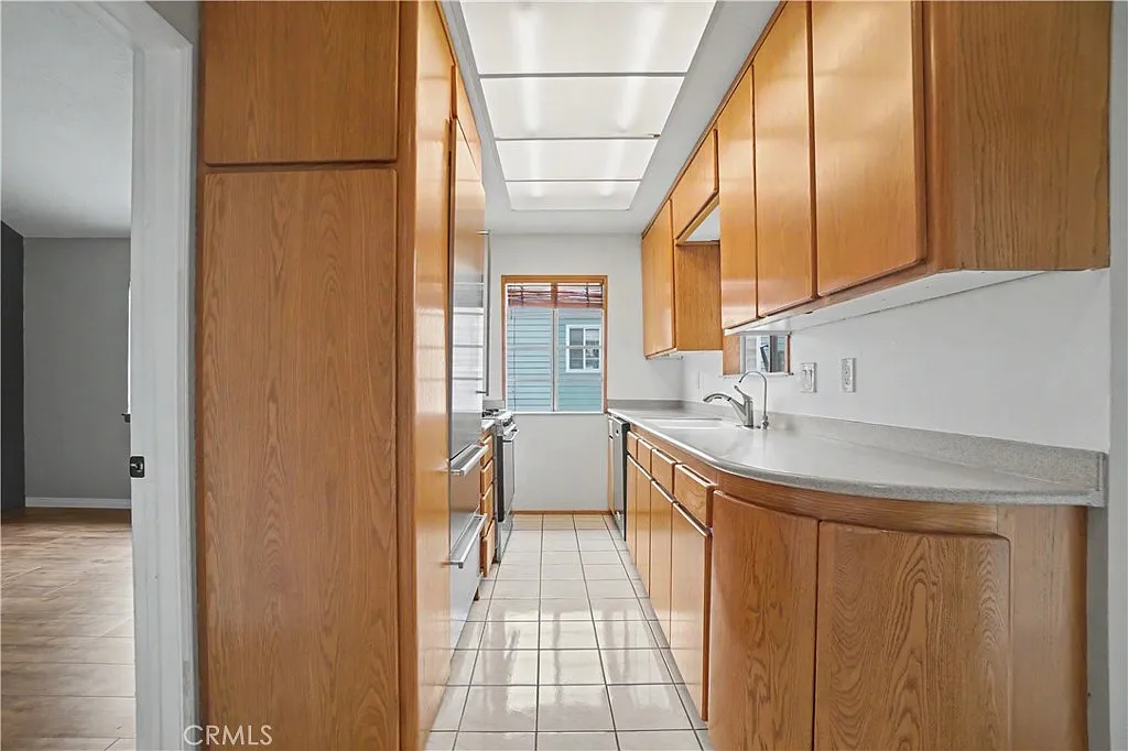 SOLD! Cambridge Court Townhome in Harbor City — gallery photo 5