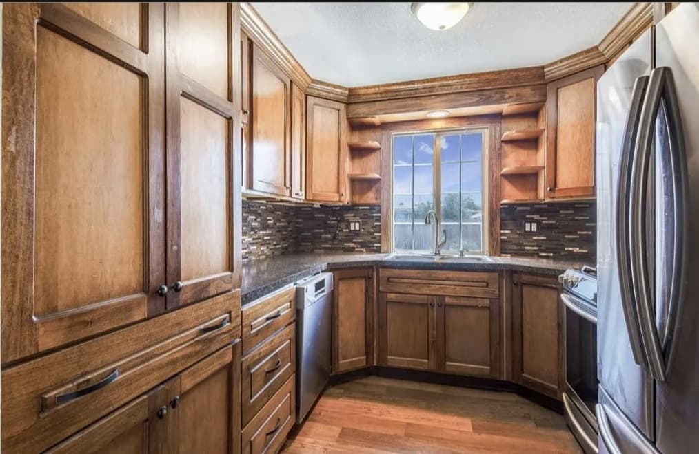 Charming Move-In Ready Hawthorne Home with Spacious Back Yard — gallery photo 5