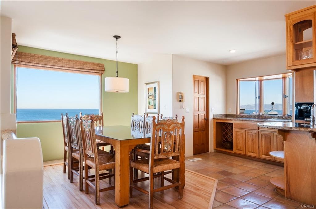 Open House Fri 12PM - 2PM, Sat & Sun 12PM - 3PM | Panoramic Ocean Views Steps to the Sand — gallery photo 5