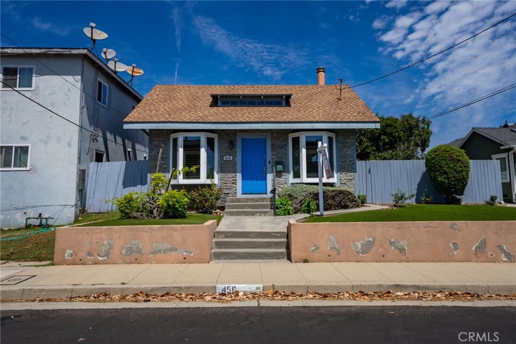 New Price | Ocean-Close Home on an Expansive Lot — gallery photo 3