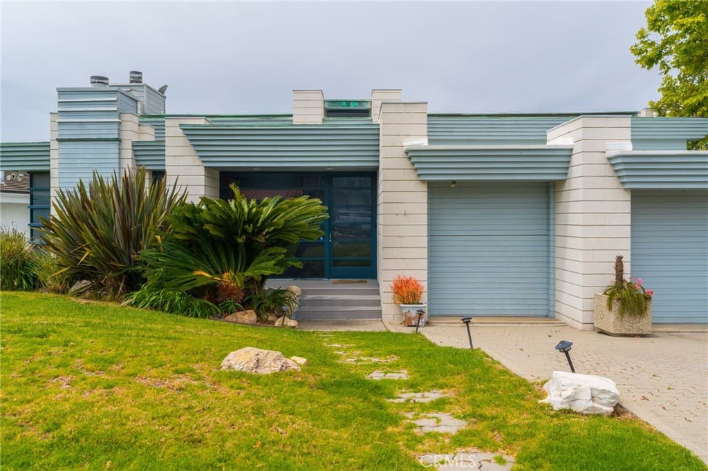 Just Listed | Architect-Designed Ocean View Home — gallery photo 3