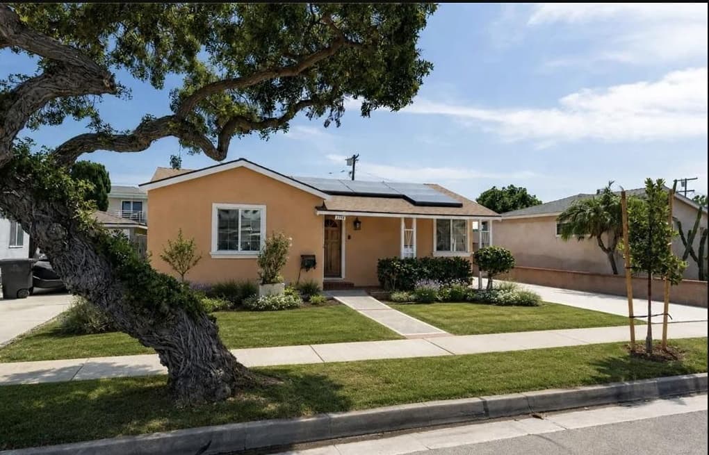 Charming Move-In Ready Hawthorne Home with Spacious Back Yard — exterior view