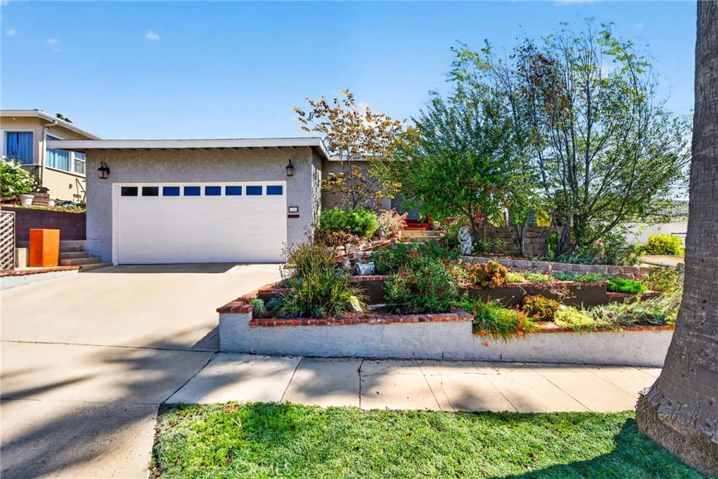 Single-Level Craftsman with Ocean and Catalina Views — gallery photo 3