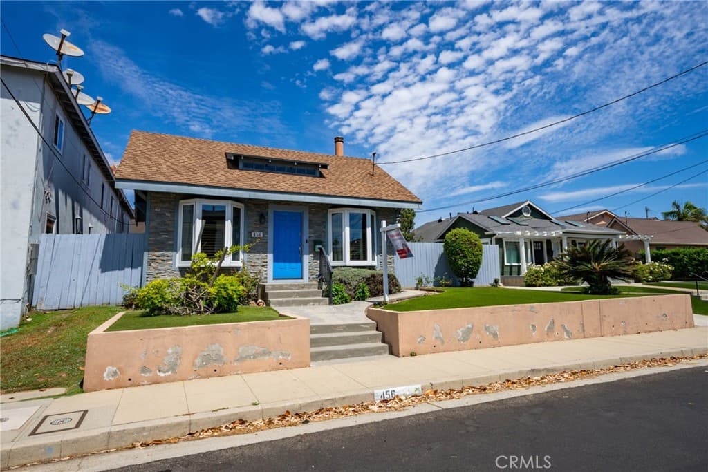 New Price | Ocean-Close Home on an Expansive Lot — gallery photo 5
