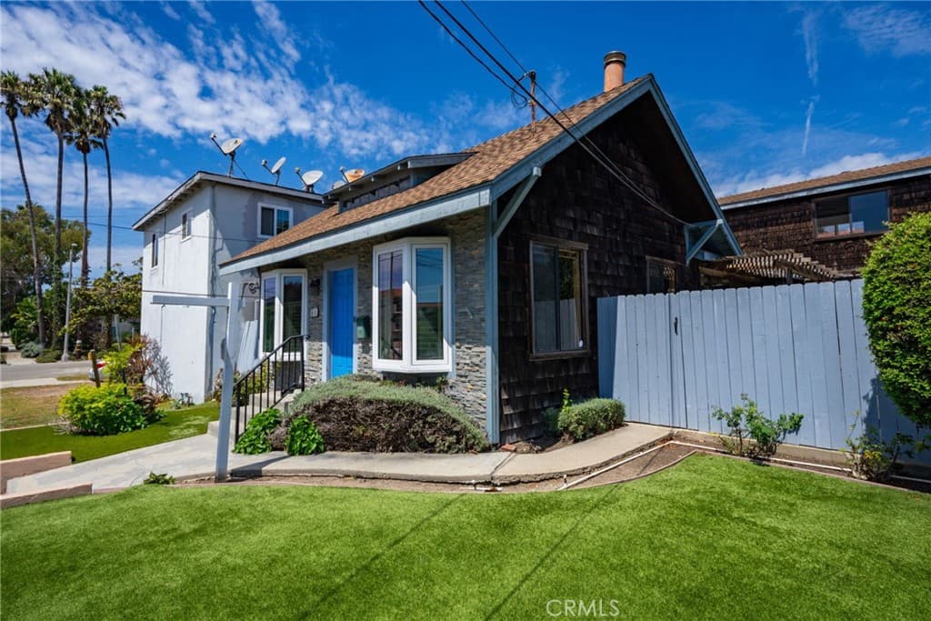 New Price | Ocean-Close Home on an Expansive Lot — gallery photo 4