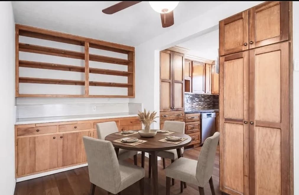 Charming Move-In Ready Hawthorne Home with Spacious Back Yard — gallery photo 3