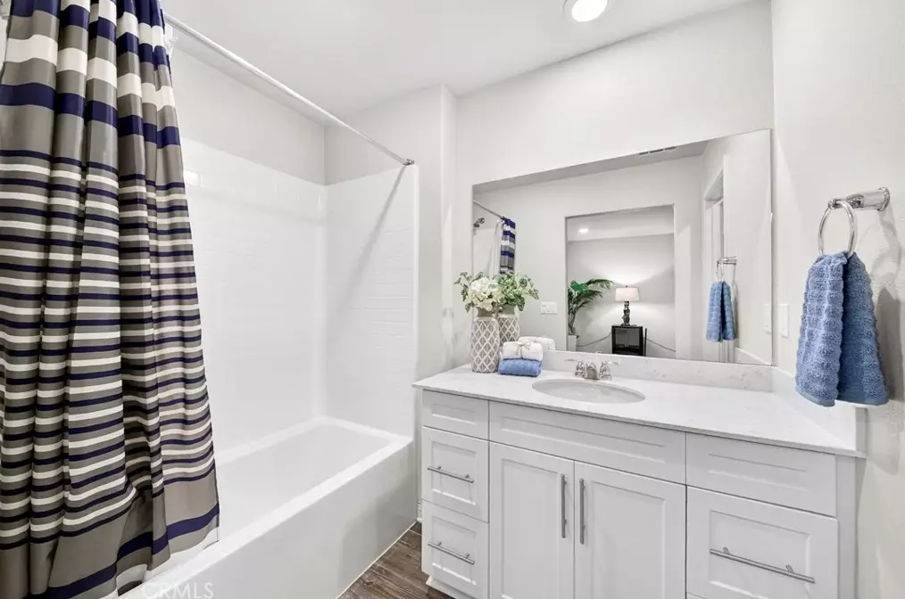 Rare Detached 4-Bed Townhome with Paid Solar in Harbor City — gallery photo 3