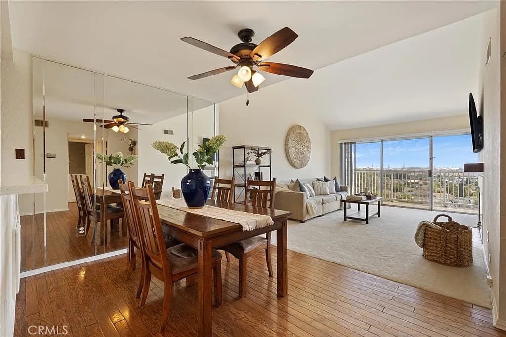 Top-Floor Harbor Gate Retreat — gallery photo 5