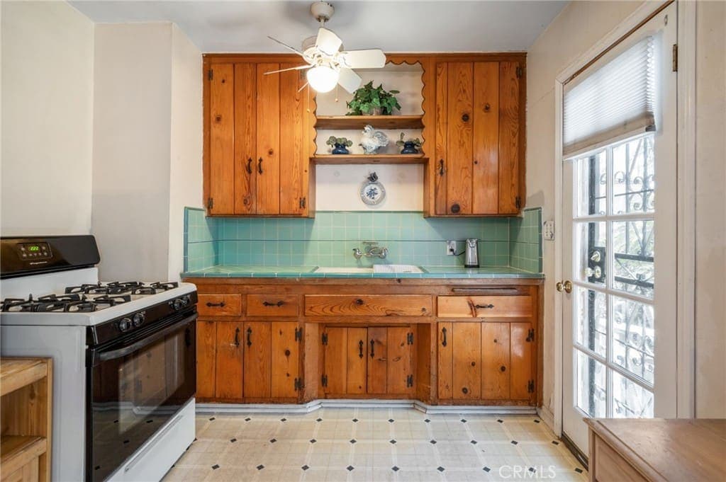 Single-Level 3-Bed Home on a Generous Lot in Prime Lomita — gallery photo 4