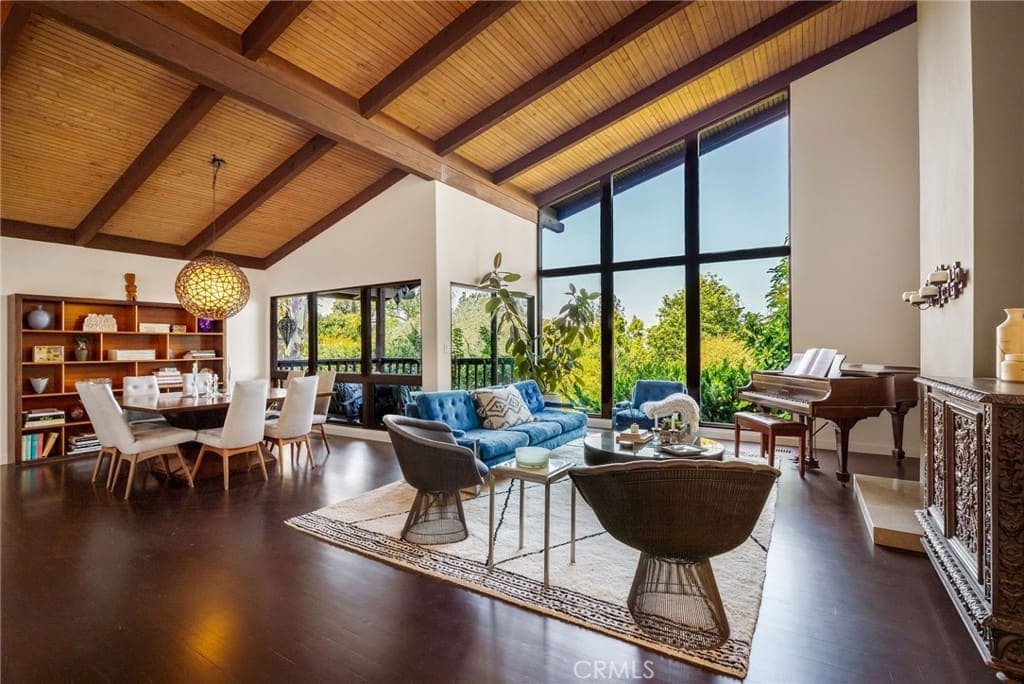 Mid-Century Inspired Coastal Retreat in Palos Verdes — gallery photo 3