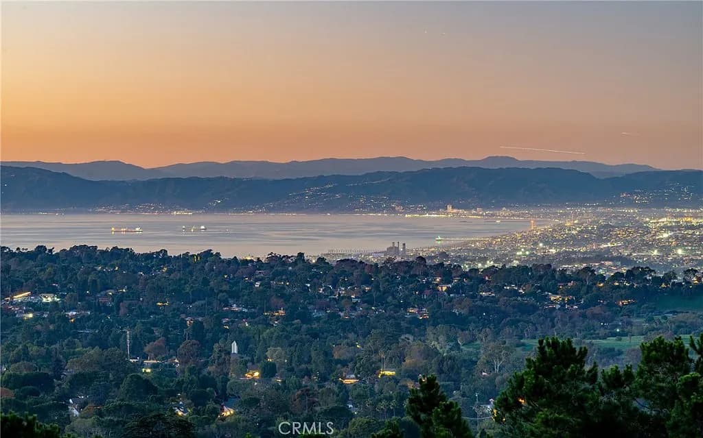 Sold: A Rare 7-Acre Coastal Estate in Rolling Hills — gallery photo 3