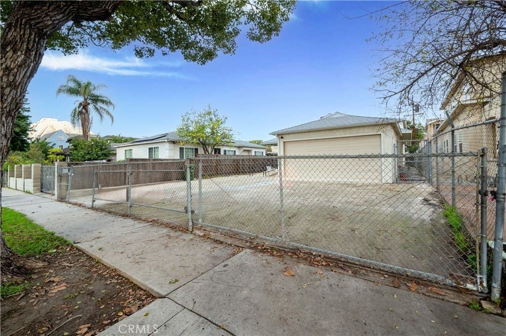 Just Listed | Prime Exposition Park 6-Bed Investment Near USC — gallery photo 4