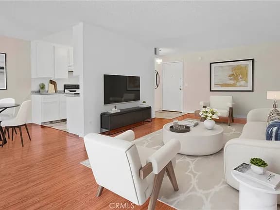 Sold | Hollywood Hills West Condo Near Runyon Canyon — exterior view