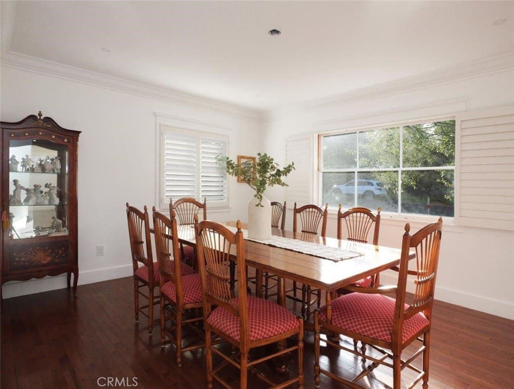 Just Listed | Stunning Valmonte Retreat — gallery photo 5