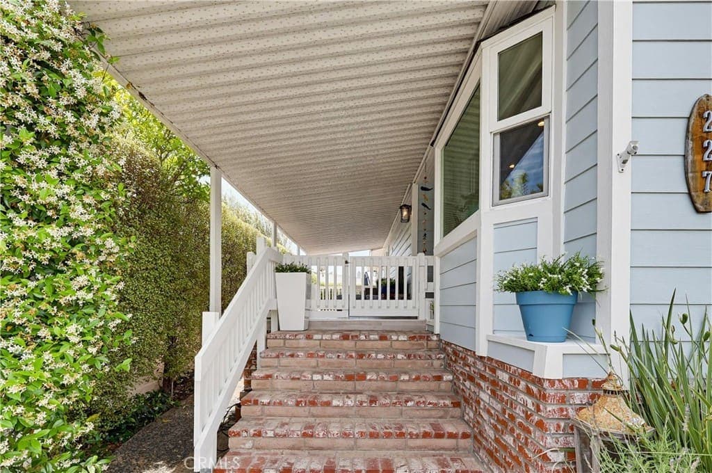 Just Listed | Stunning Coastal Retreat along Coastline in Palos Verdes Shores (55+ Gated) — gallery photo 2