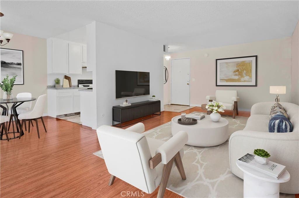 Sold in Hollywood Hills West Near Runyon Canyon — gallery photo 4