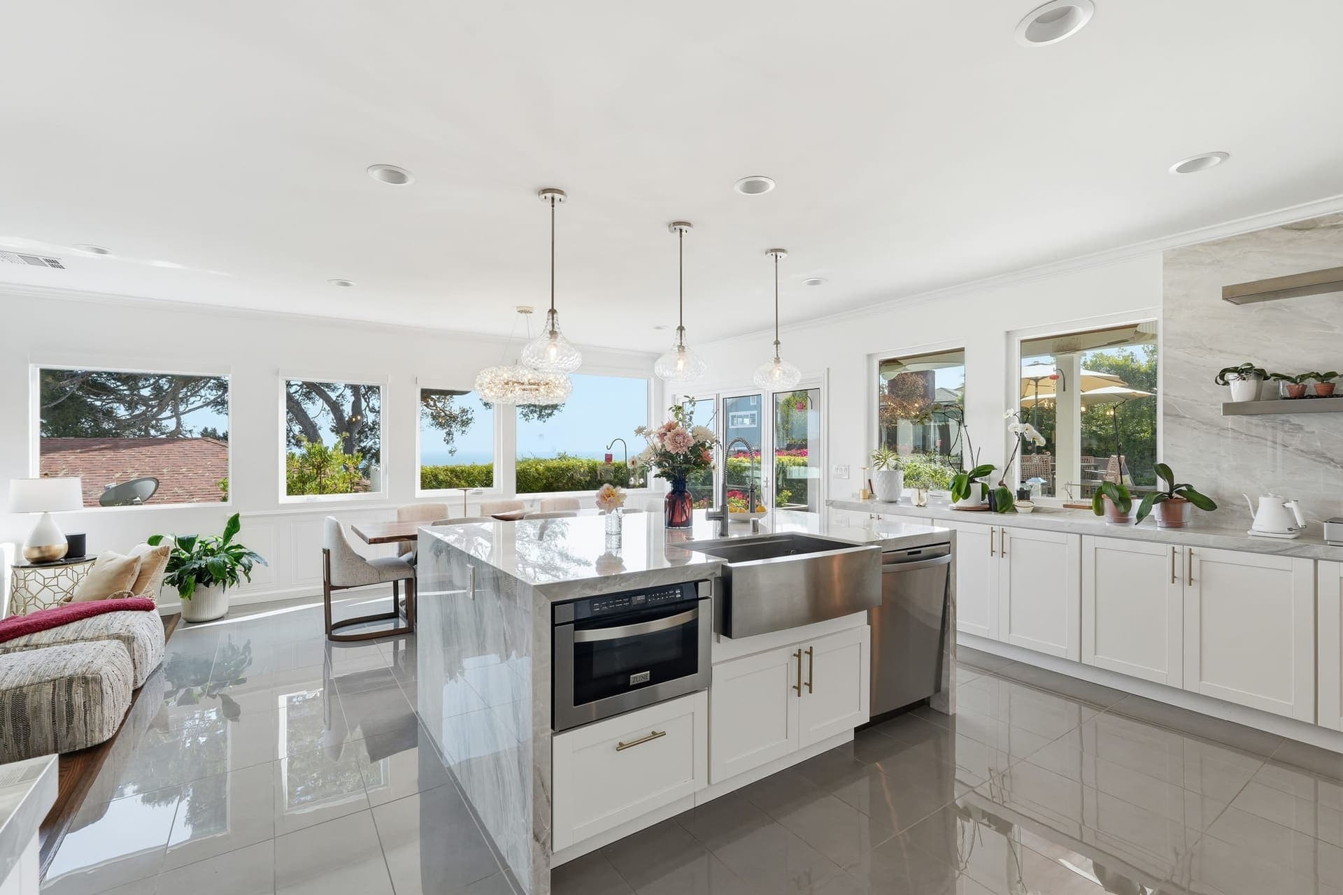 SOLD! Coastal San Pedro Craftsman at $1.609M — gallery photo 3