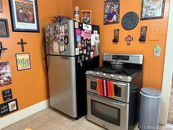 Just Sold: Classic San Pedro Duplex with ADU Potential — gallery photo 3