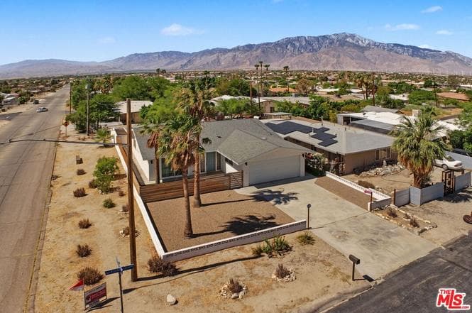 Beautifully Updated Desert Escape — gallery photo 3